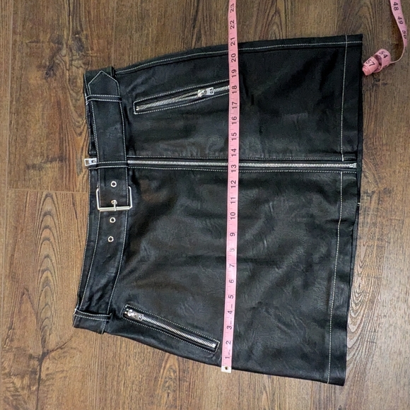 Topshop Black Faux Leather Mini Skirt - Picture 8 of 8